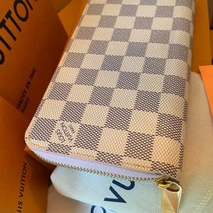 Louis Vuitton Zippy Wallet Damier Azur with Ballet Pink interior